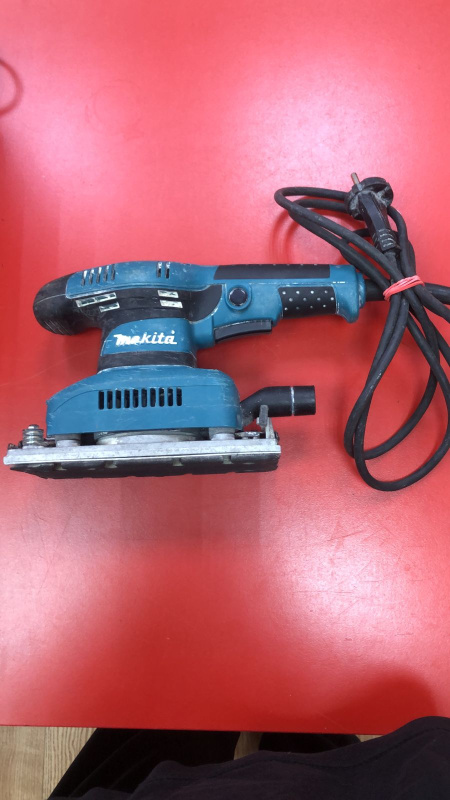 Шлифмашинка Makita BO3710