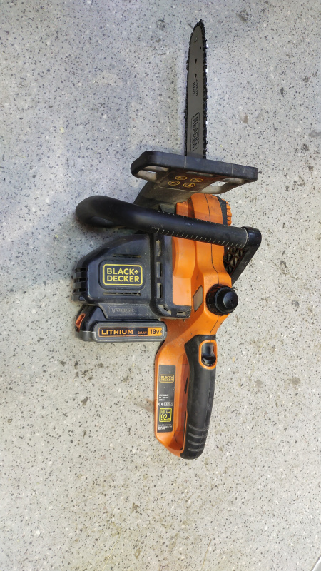 Электропила Black*Decker акб