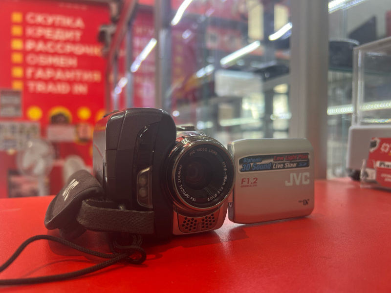 Видеокамера JVC GR-DF470e