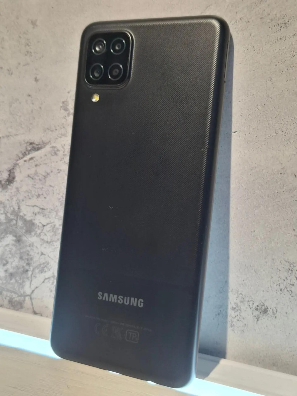 Мобильный телефон Samsung Galaxy A12