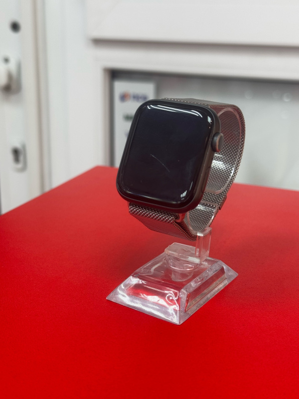 Часы смарт Apple SE 44mm