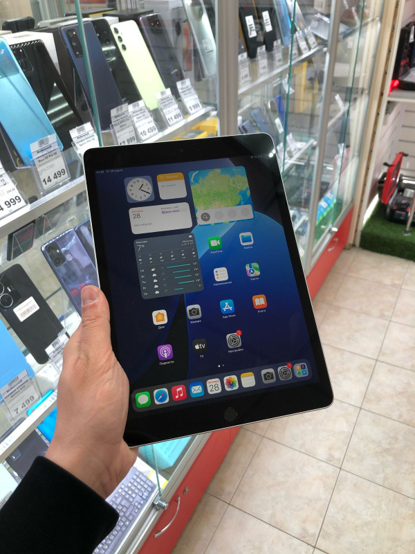 Планшет Apple iPad (10-го поколения) (2022)