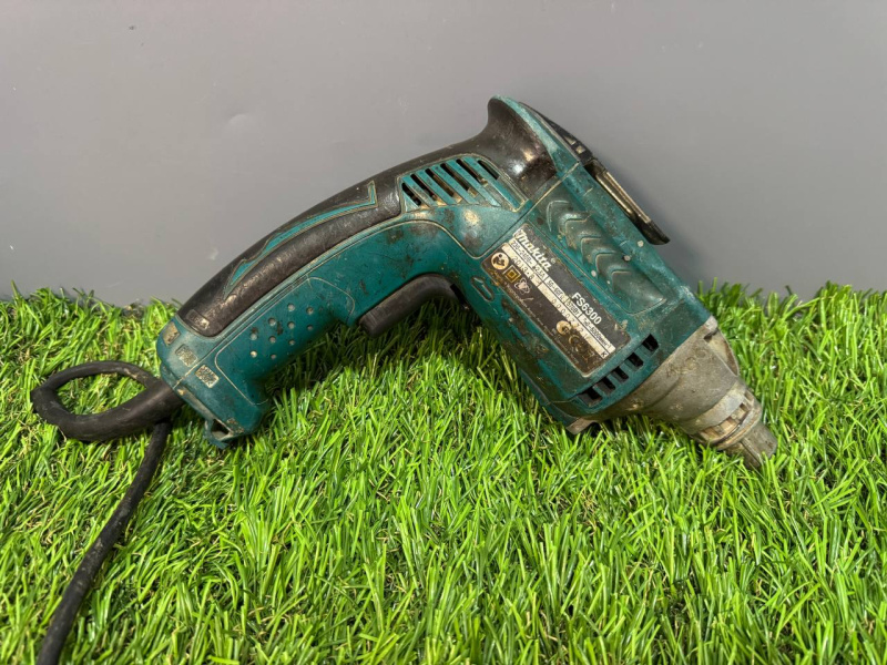 Шуруповерт Makita FS4300