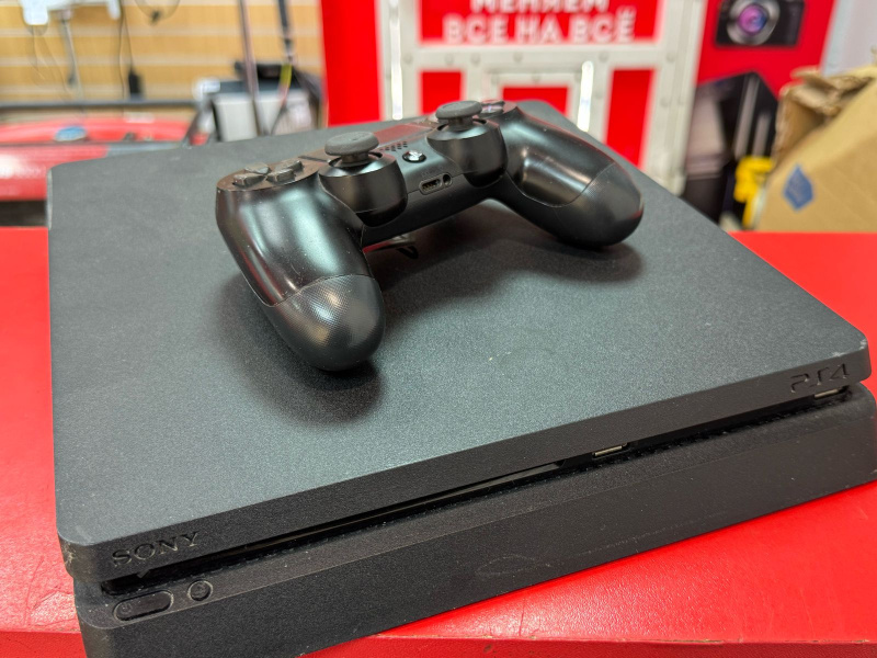 Игровая приставка Sony PS4