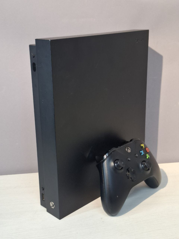 Игровая приставка Microsoft Xbox One X 1TB