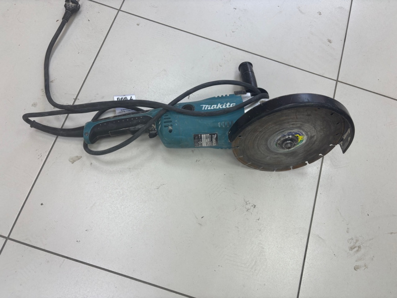 Болгарка Makita GA9020SFK