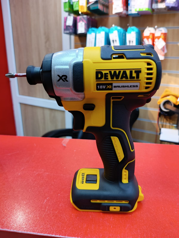Шуруповерт Dewalt XR DCF887N