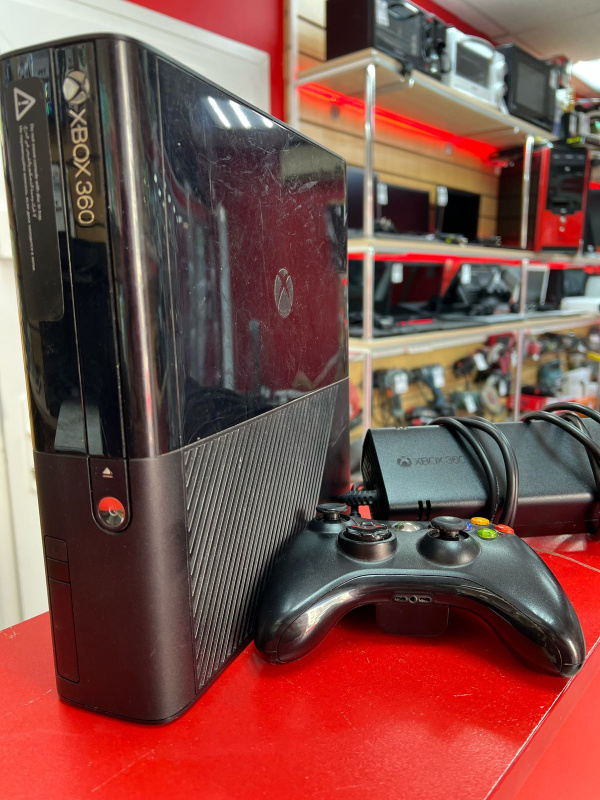 Игровая приставка Xbox 360E
