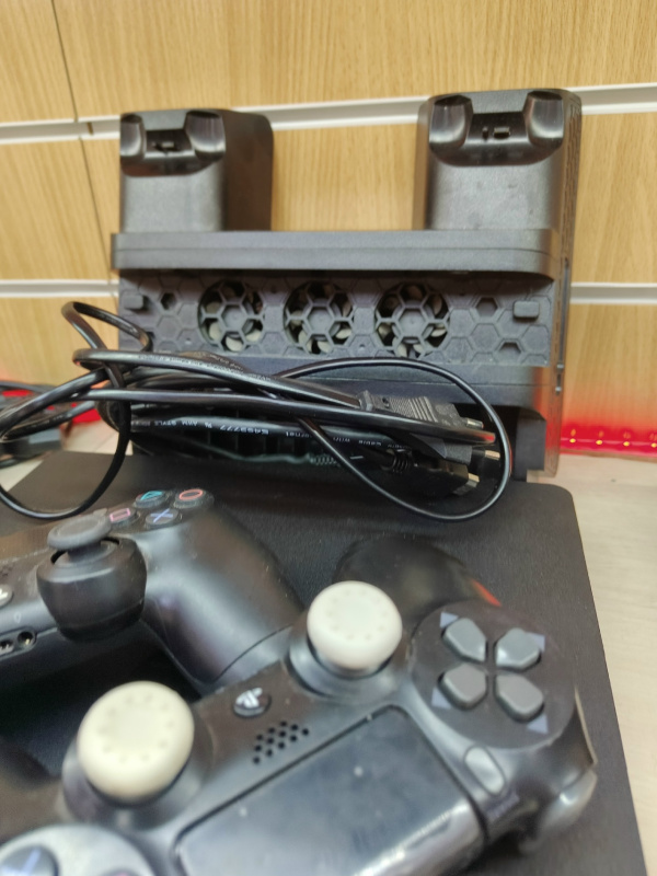 Игровая приставка Sony PS4 Slim