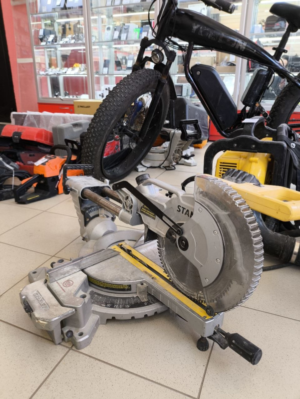 Торцовочная пила Stanley sm18