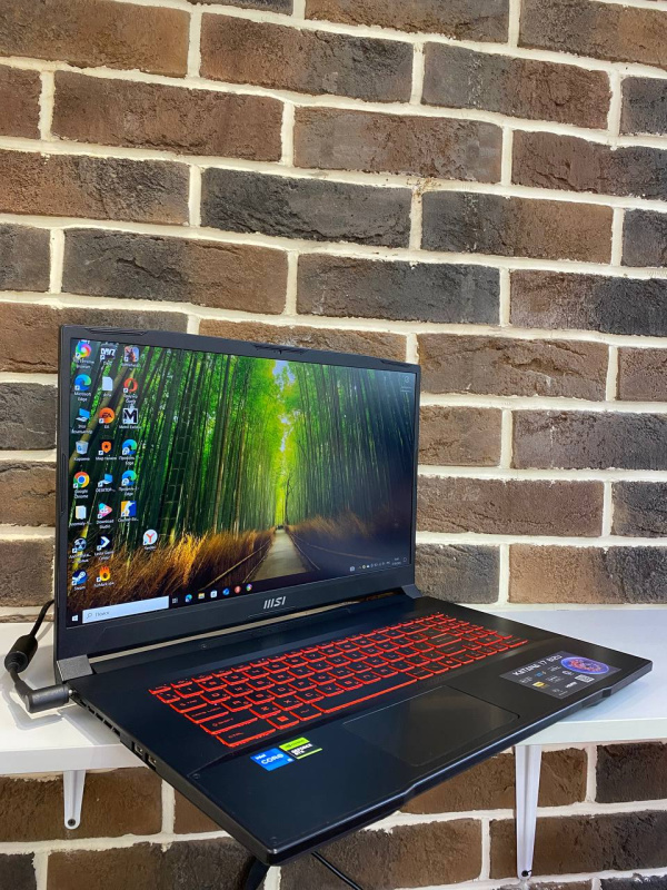 Ноутбук MSI KATANA17 B12