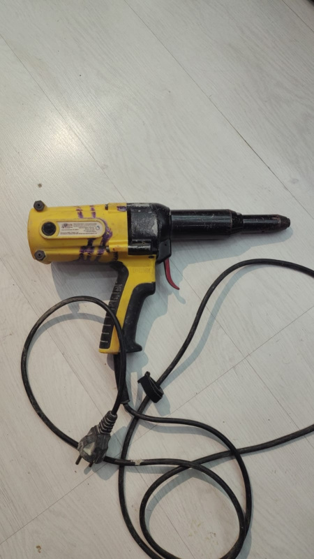 Заклепочник Skytools sk1006