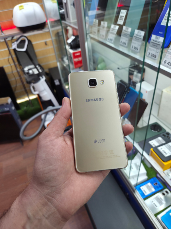 Мобильный телефон Samsung Galaxy A8+