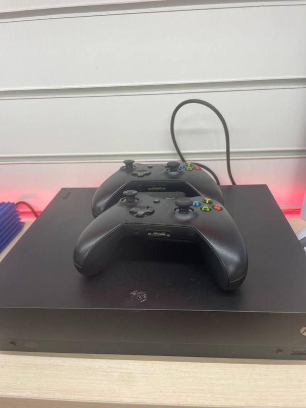 Игровая приставка Xbox one x 1tb