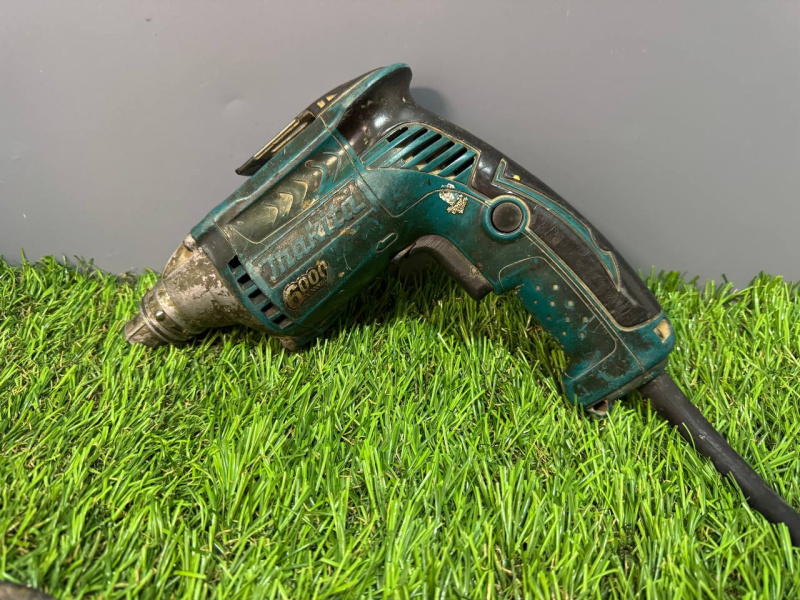 Шуруповерт Makita FS4300