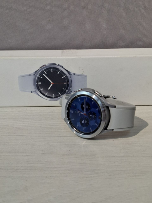 Часы смарт Samsung Galaxy Watch4 Classic