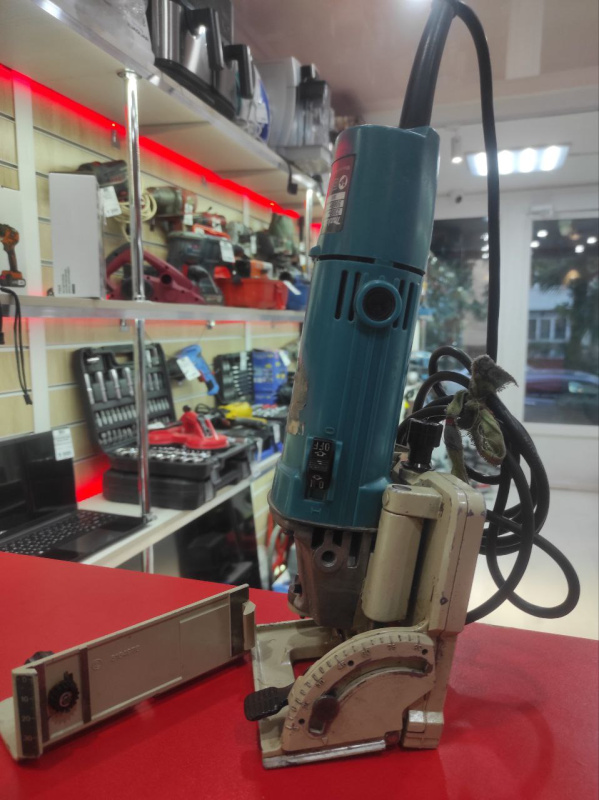 Фрезер Makita 3901