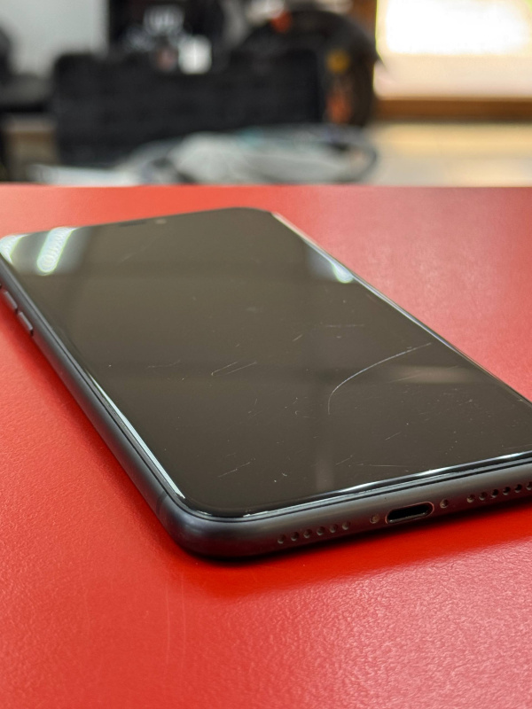 Мобильный телефон Apple iPhone 11
