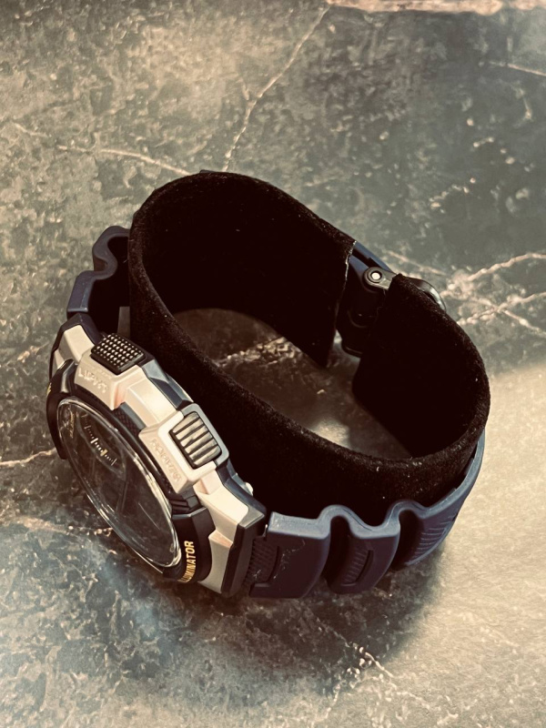 Часы наручные Casio AE-1000W