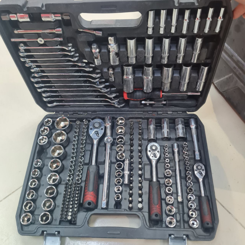 Набор ключей  1