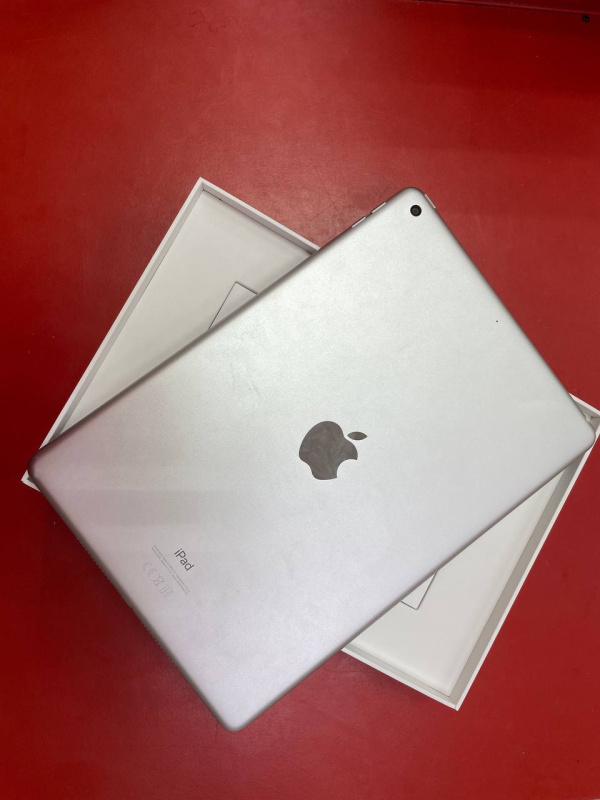Планшет Apple iPad (8-го поколения) (2020)