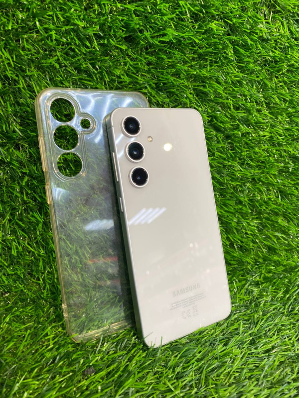 Мобильный телефон Samsung Galaxy S24 FE