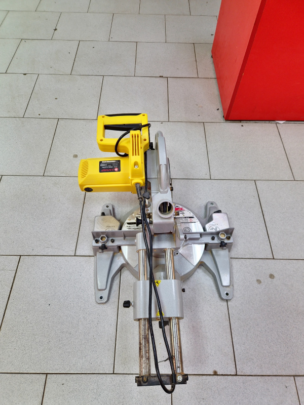 Торцовочная пила Калибр птэ-1900