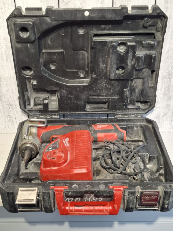 Электрическая резьборезка Milwaukee C12 PXP
