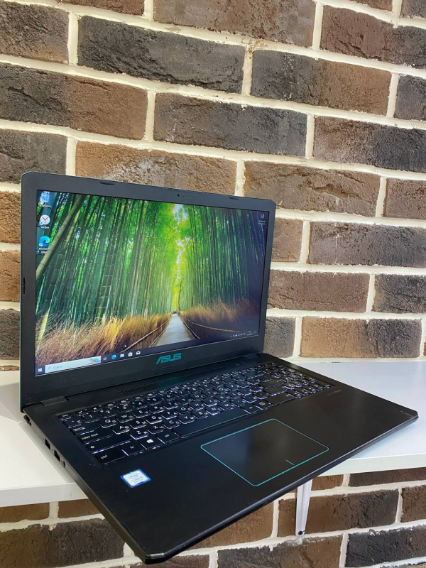 Ноутбук ASUS x570u
