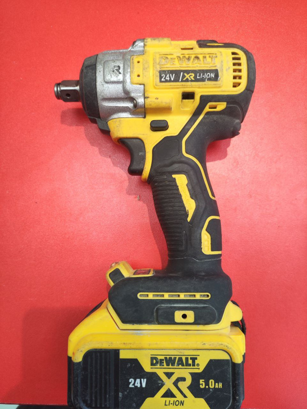 Гайковерт Dewalt dcf880