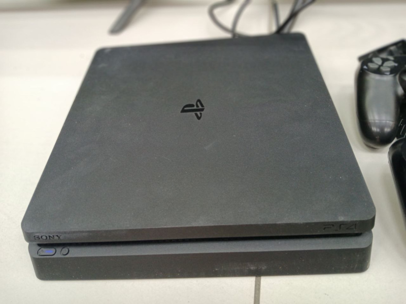 Игровая приставка Sony PS4  Slim
