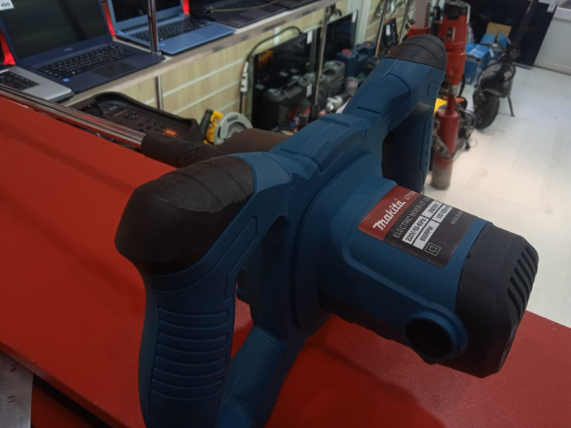 Строительный миксер Makita UT1200