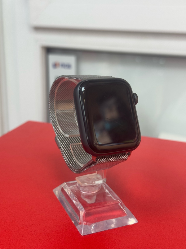 Часы смарт Apple SE 44mm