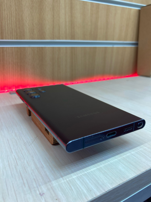 Мобильный телефон Samsung Galaxy S22 Ultra