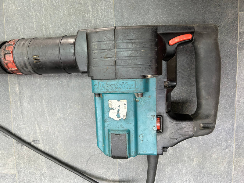 Отбойный молоток Makita hm1202c