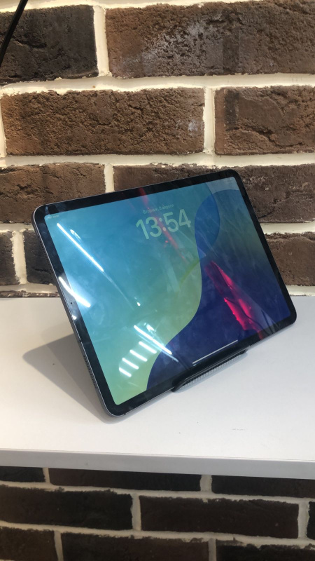 Планшет Apple iPad Pro 11 (2-го поколения) (2020)