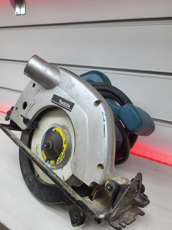 Циркулярная пила Makita 5604R