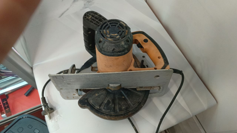 Циркулярная пила ВИХРЬ  дп-210/2000