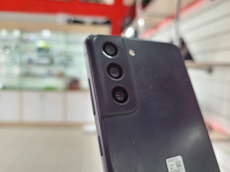 Мобильный телефон Samsung Galaxy S21 FE