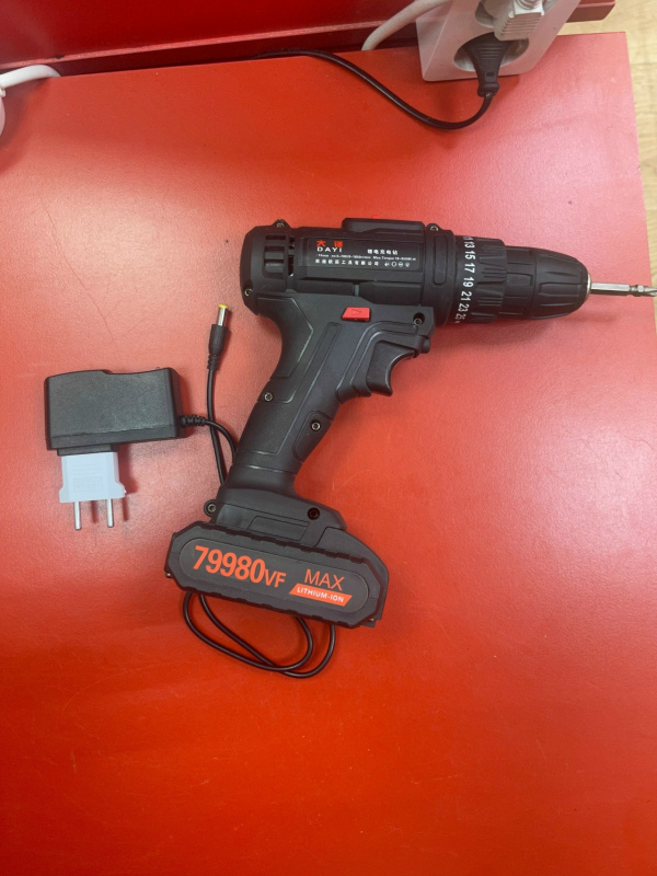 Шуруповерт  dayi