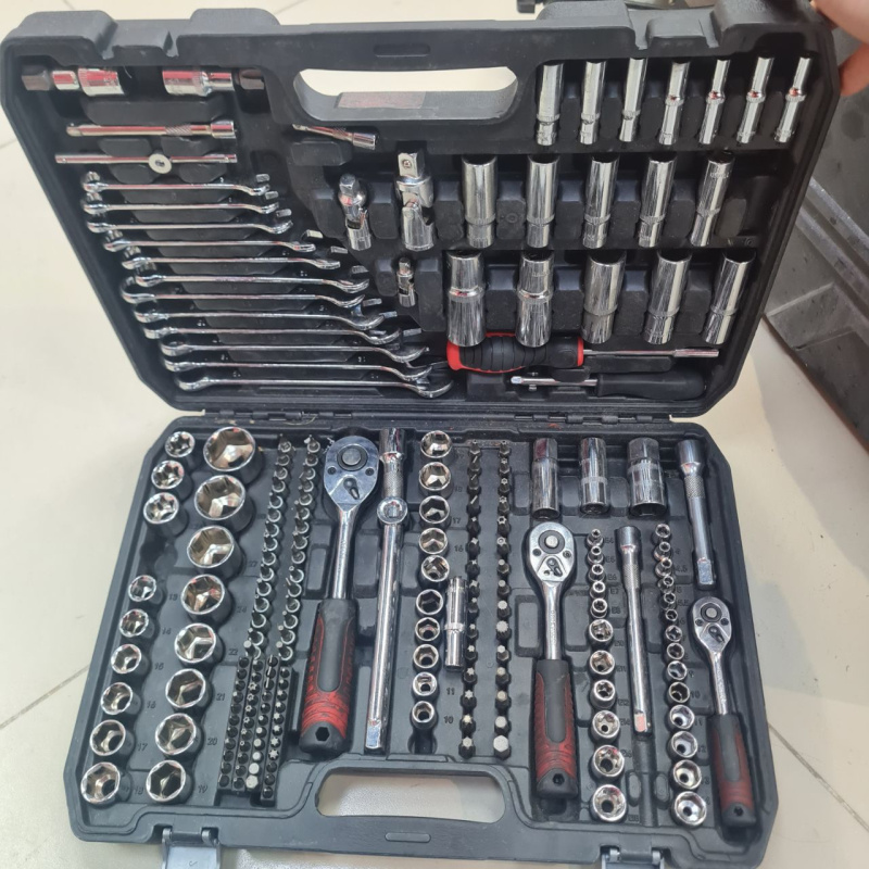 Набор ключей  1