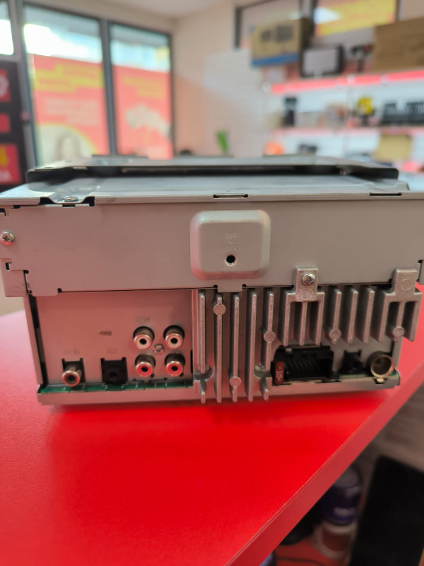 Автомагнитола сенсорный Pioneer DMH-G221BT